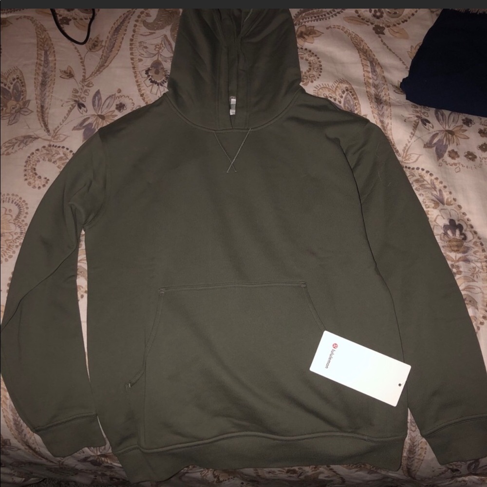 Lululemon sweatshirt!! Never worn!!